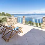 Sunny * Vela Luka
